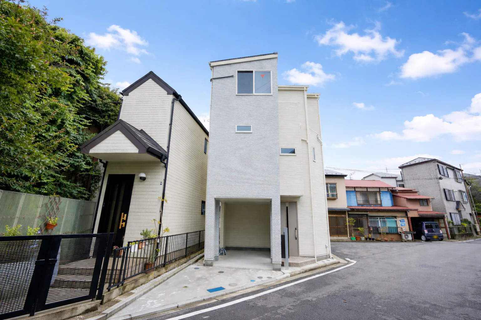 猫ちゃんと一緒に暮らす都市型３階建て