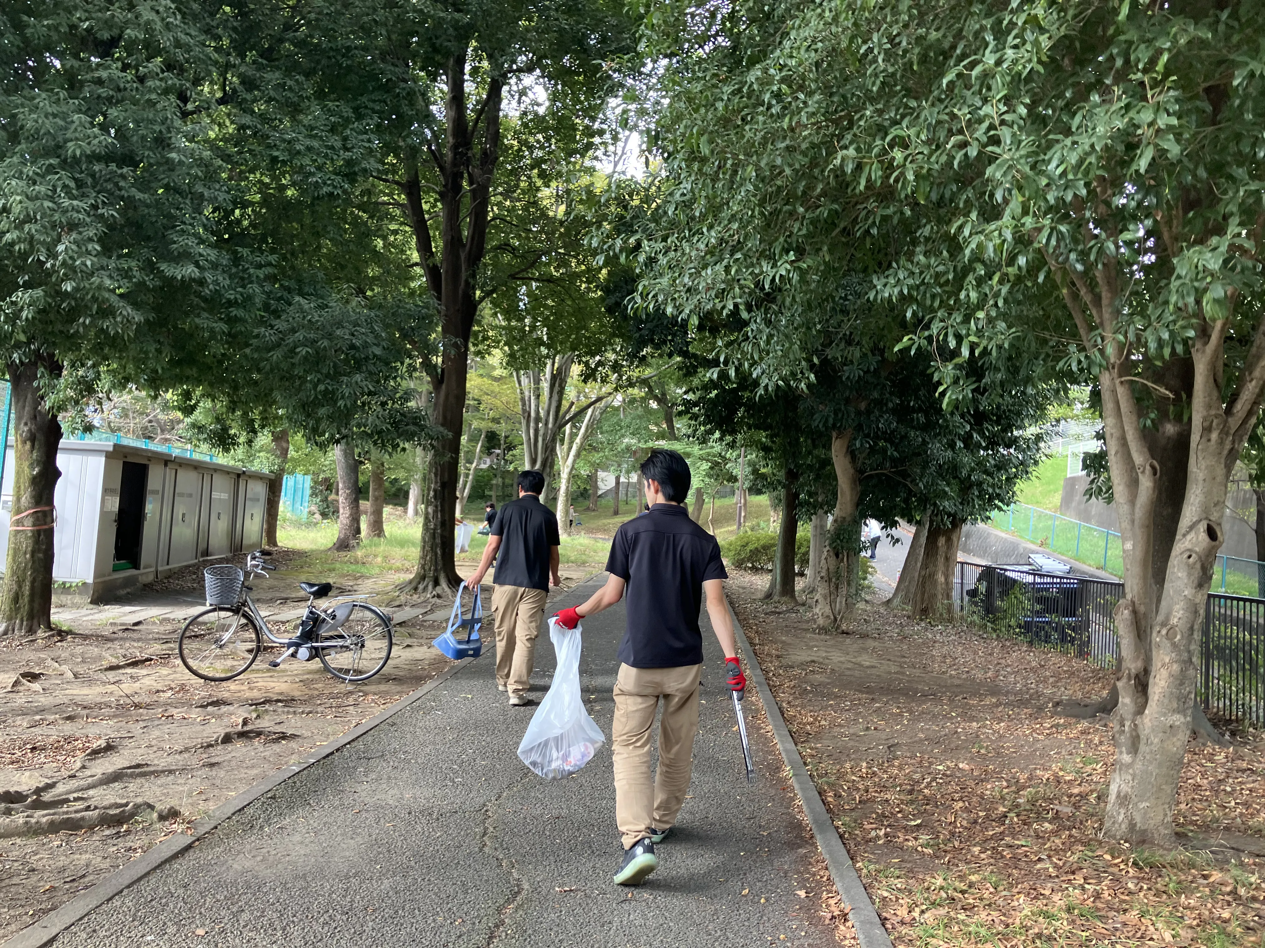 地域の皆さまへの感謝を込めて。毎月の地域清掃活動
