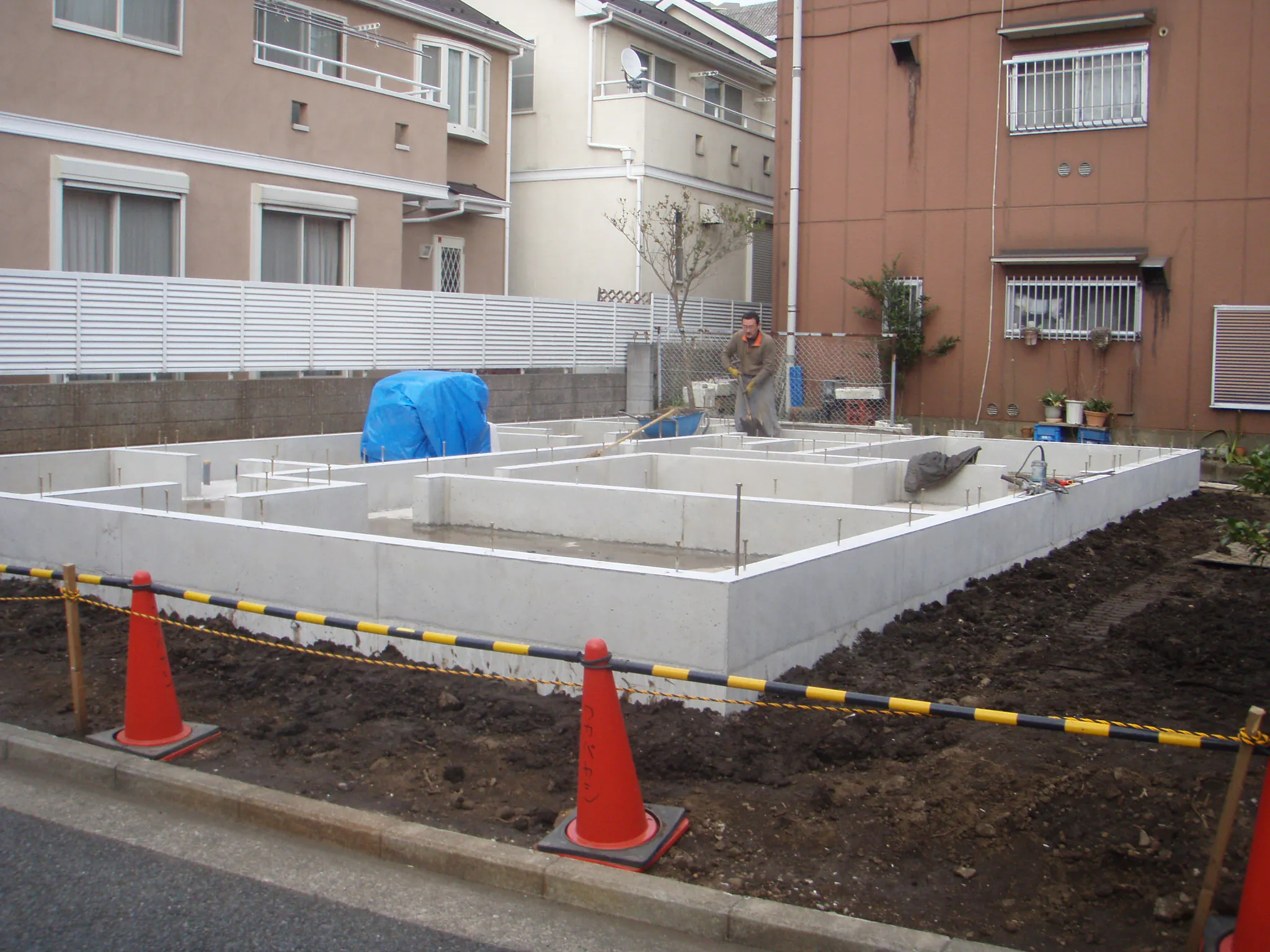 基礎型枠ばらし及び整地